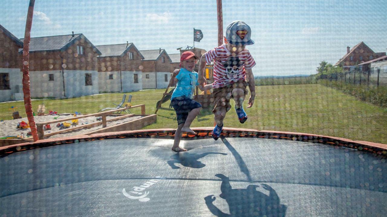 Domki Letniskowe Jastrzebia Park Jastrzębia Góra Exterior foto